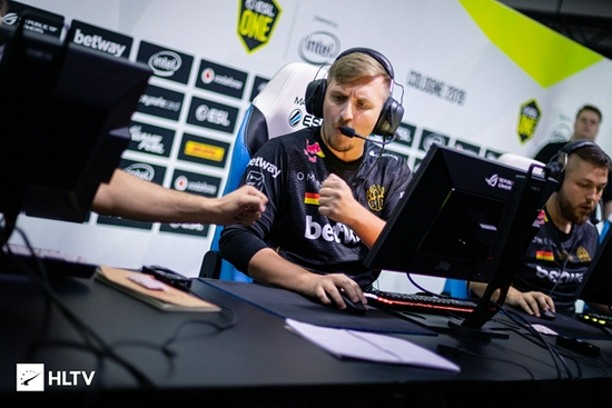 T1战队夺得英雄联盟S15总决赛冠军的辉煌时刻